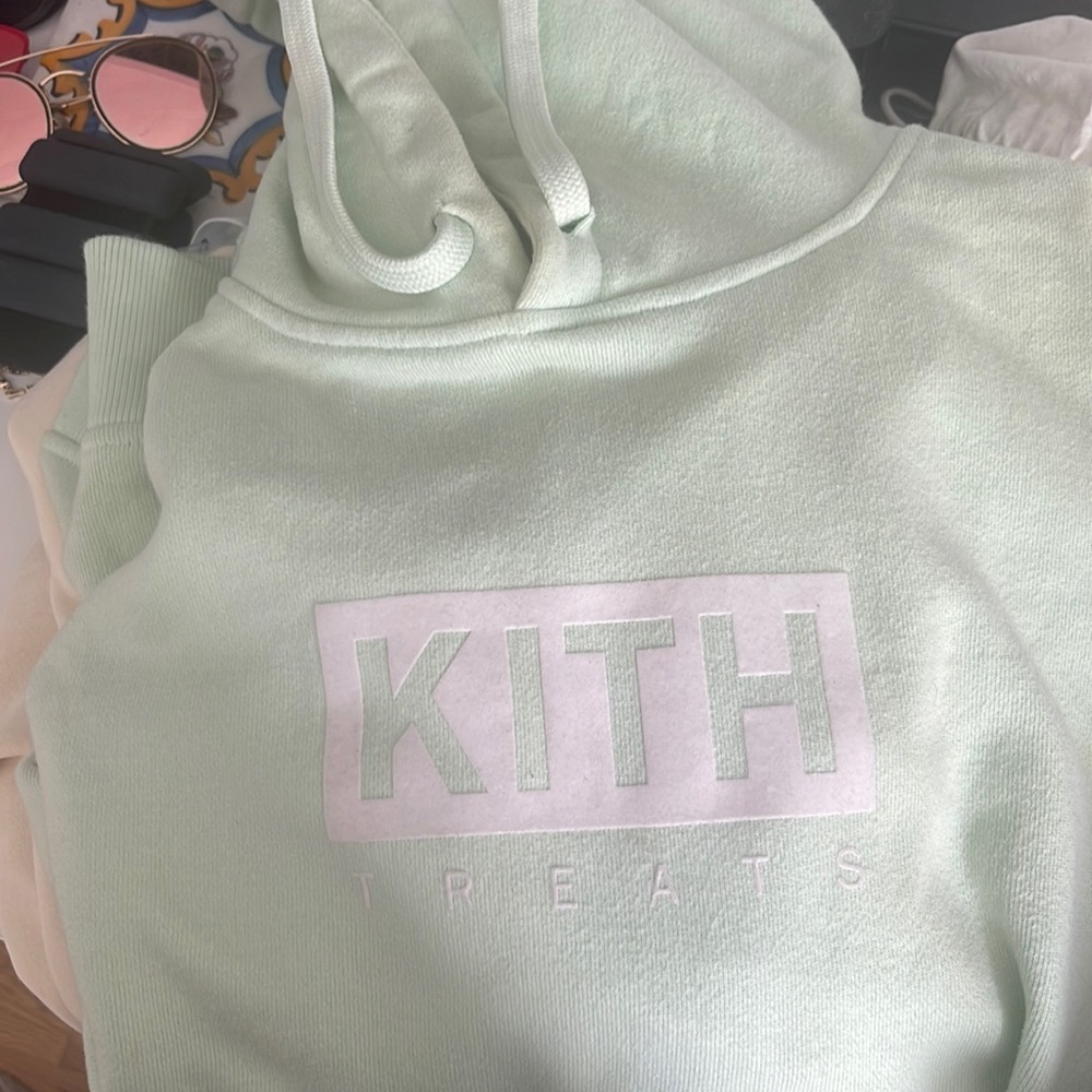 KITH TREATS SWEATSHIRT